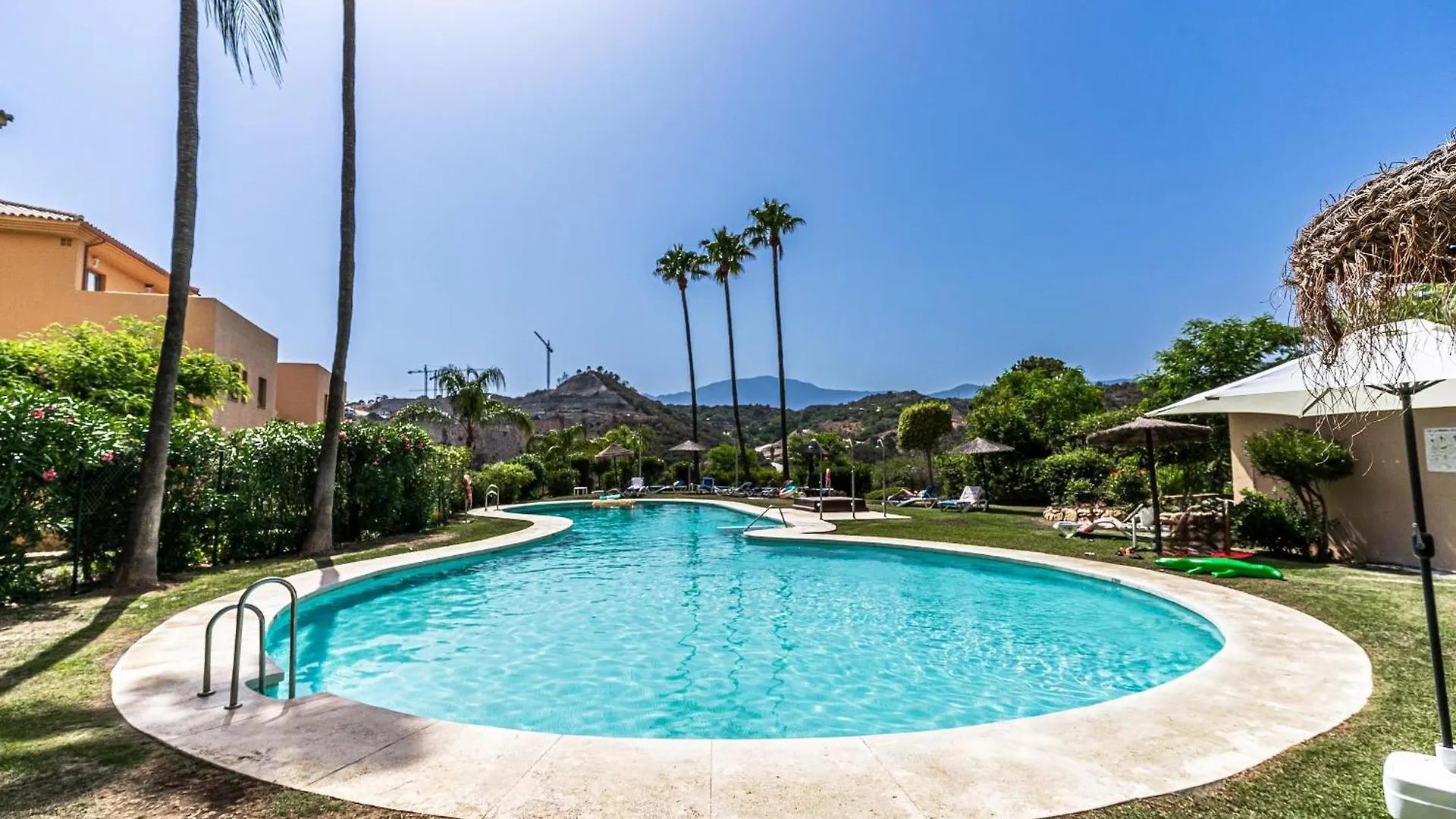 La Resina Sea View Brand New Apartment Estepona