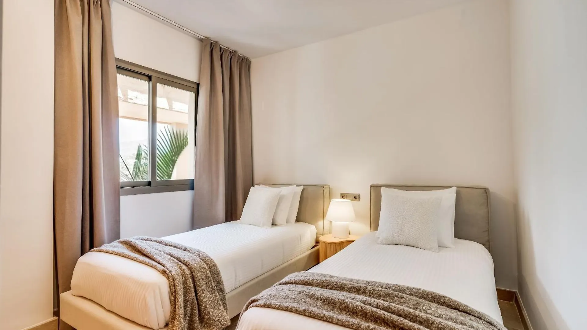La Resina Sea View Brand New Apartment Estepona